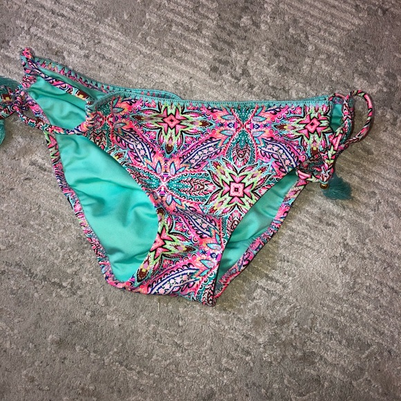 Bundle of bikini bottoms - Picture 6 of 7
